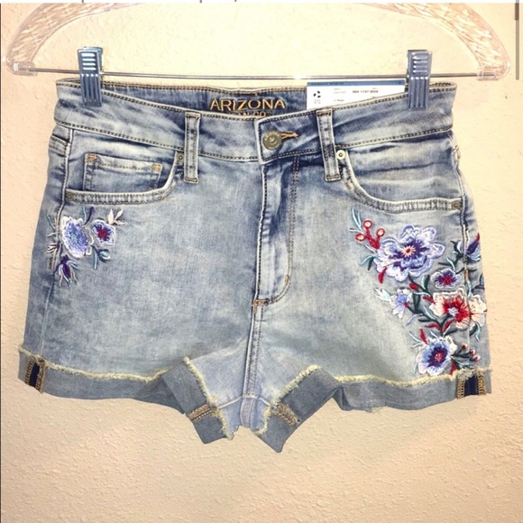 Women’s/Juniors Arizona Jean Co High Waisted 2 1/2” Denim Shorts Size 5 NWT - Picture 8 of 8